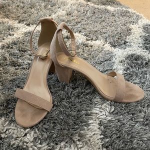 Ankis block heel in nude color